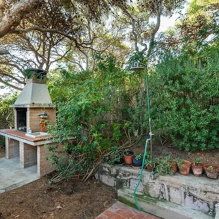 Villa Fronte Mare, A 5-minute Walk From The Sea *